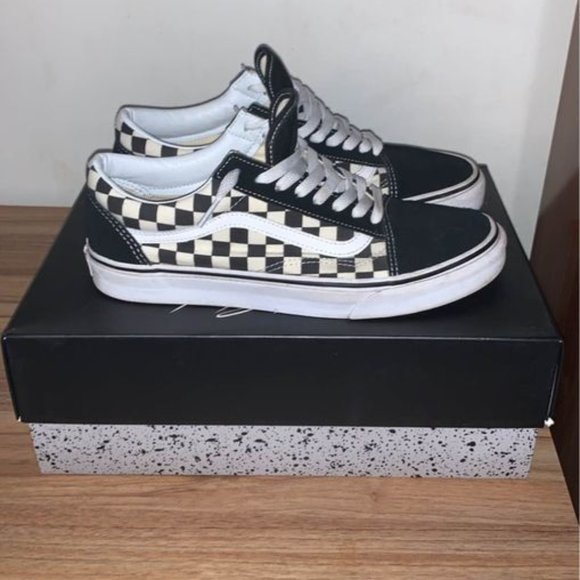 vans low top checkered